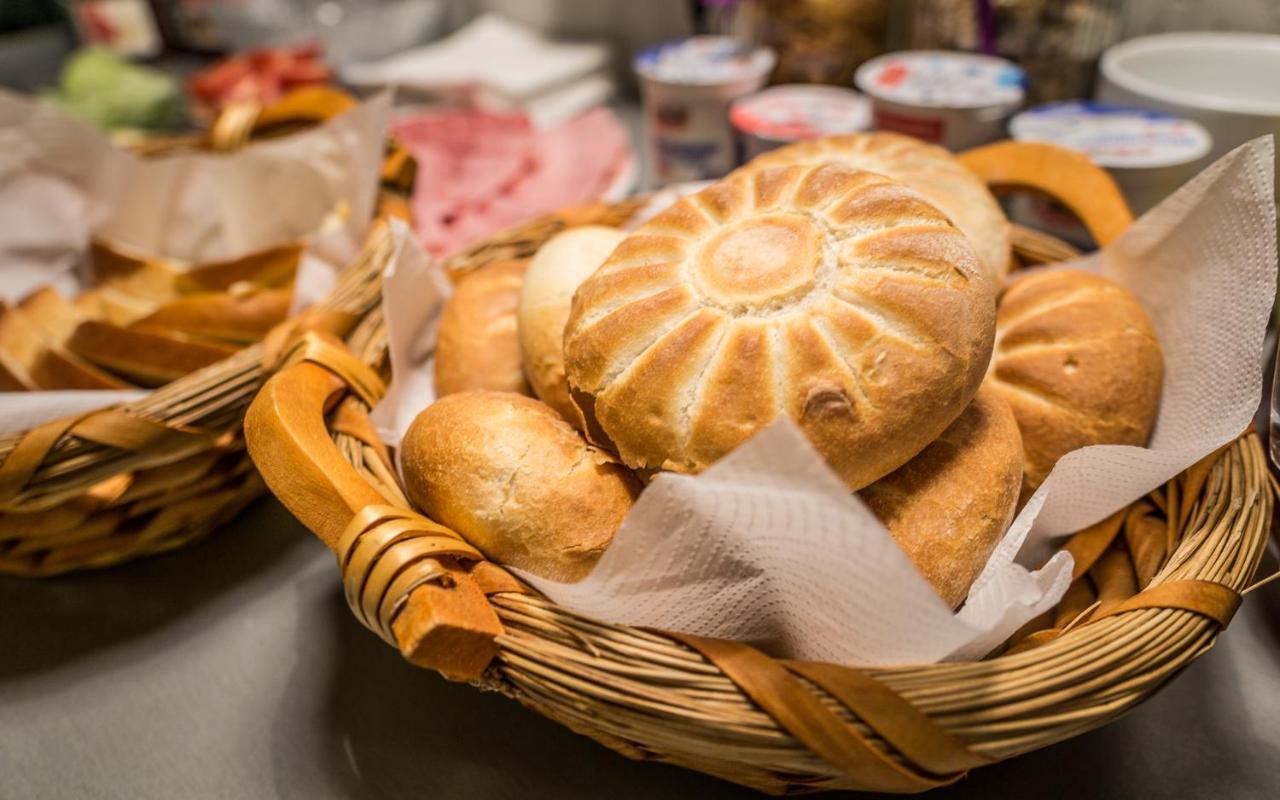 Praga Apartments & Restaurant Zell Am See-Kaprun ピーゼンドルフ エクステリア 写真
