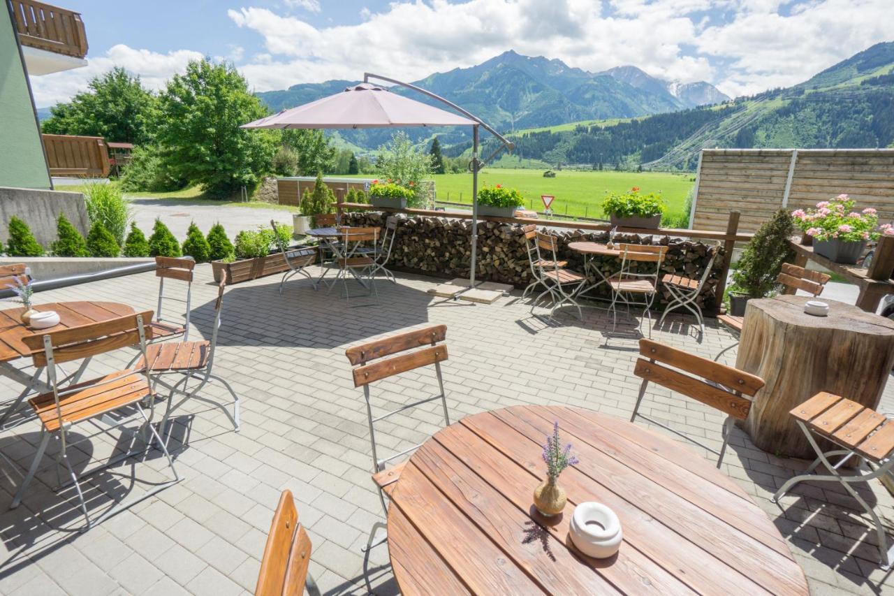 Praga Apartments & Restaurant Zell Am See-Kaprun ピーゼンドルフ エクステリア 写真