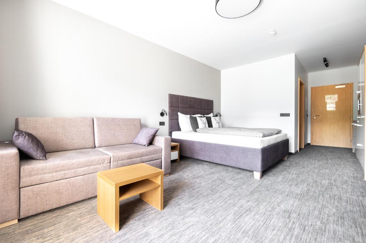 Praga Apartments & Restaurant Zell Am See-Kaprun ピーゼンドルフ エクステリア 写真