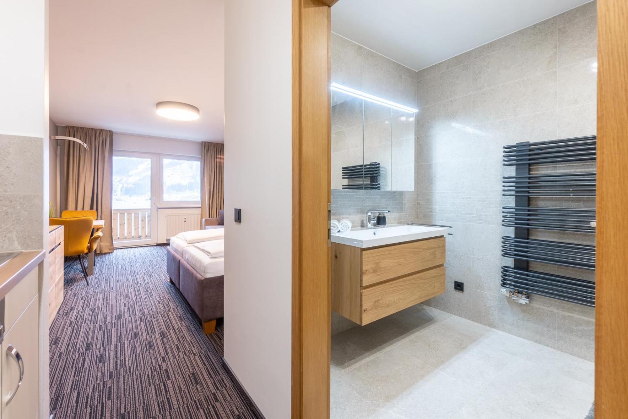 Praga Apartments & Restaurant Zell Am See-Kaprun ピーゼンドルフ エクステリア 写真