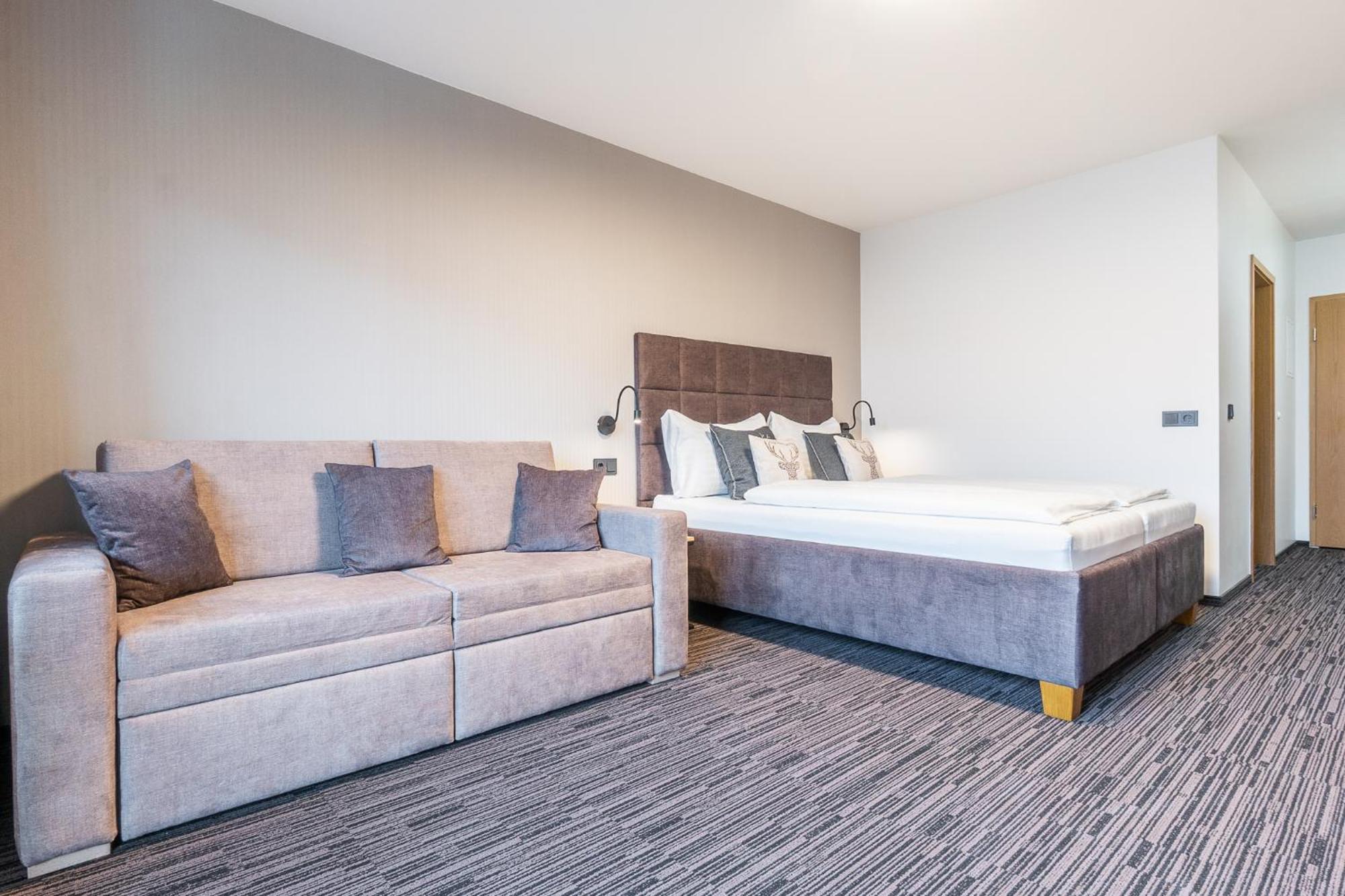 Praga Apartments & Restaurant Zell Am See-Kaprun ピーゼンドルフ エクステリア 写真
